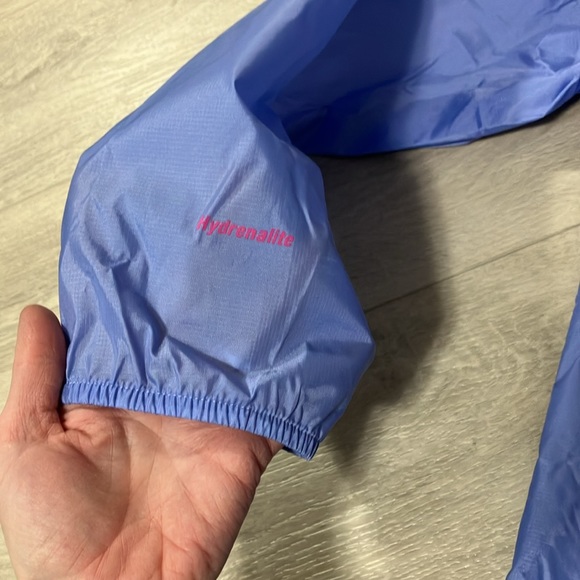 The North Face , girls XL / 18 (fits a women’s XS)  packable jacket - Picture 3 of 6